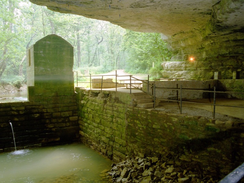 tourist cave
