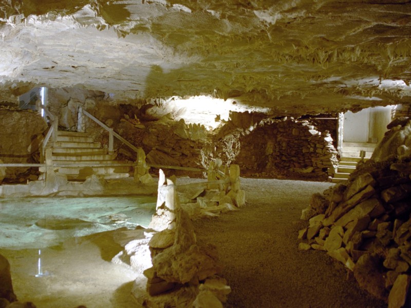 tourist cave